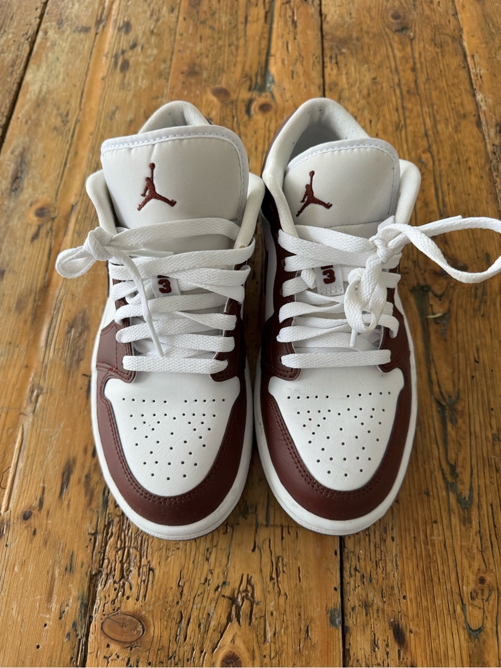 Jordan Low-Top Sneakers in White and Burgundy